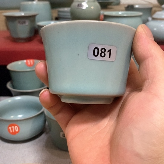 微瑕，汝官窑釉色，马蹄杯