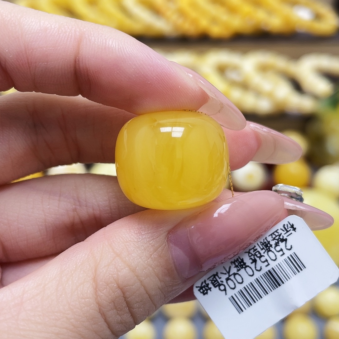 未镶嵌琥珀裸石20.5mm鸡油黄老型微瑕