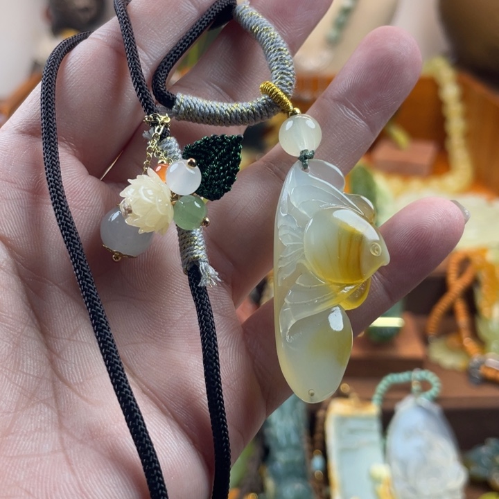 蛇纹石玉未镶嵌吊坠
