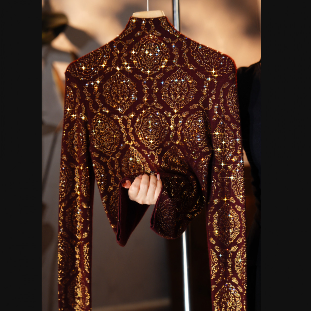 2225-金金（赤金缠枝）新款百搭减龄高领烫钻重工气质时尚打底衫