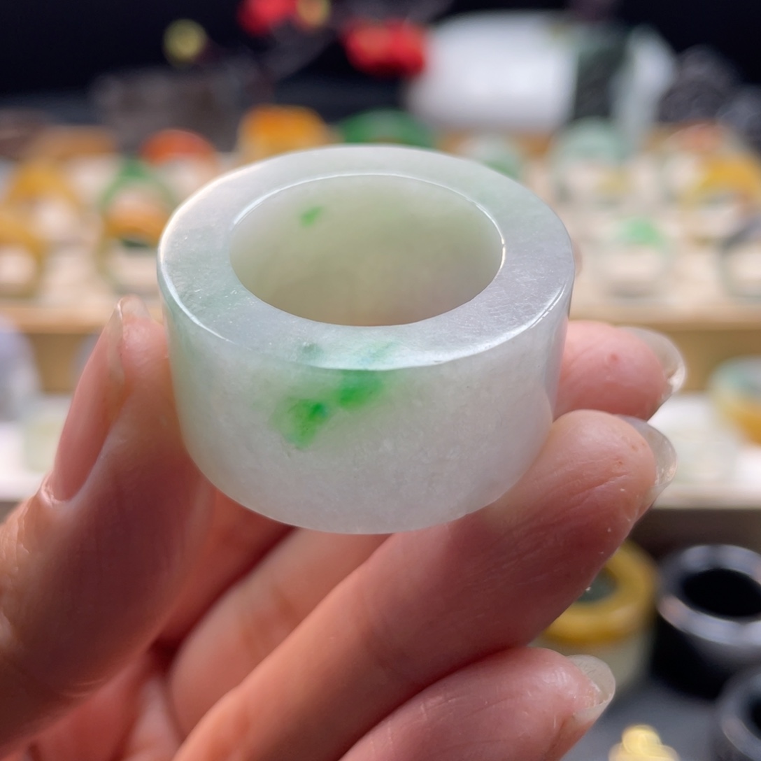 定制翡翠未镶嵌大*戒指