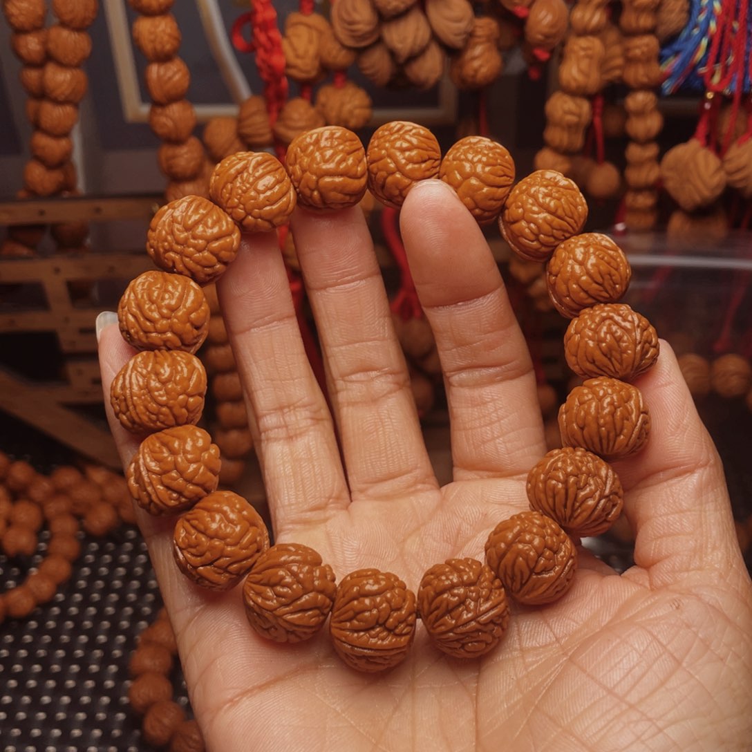 木质类龙纹桃枭挂件