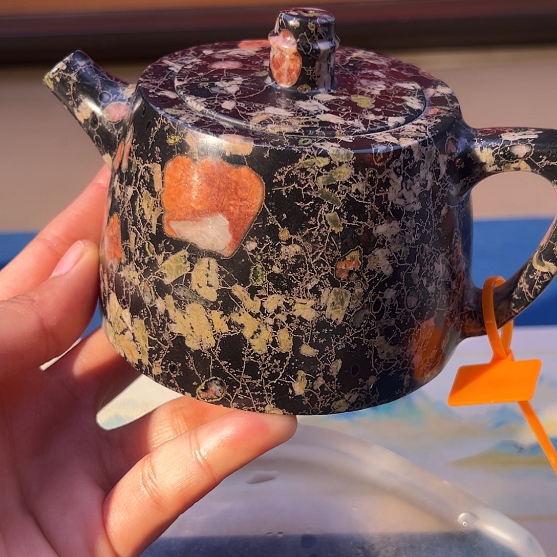 汉铎壶黑底青藤金丝