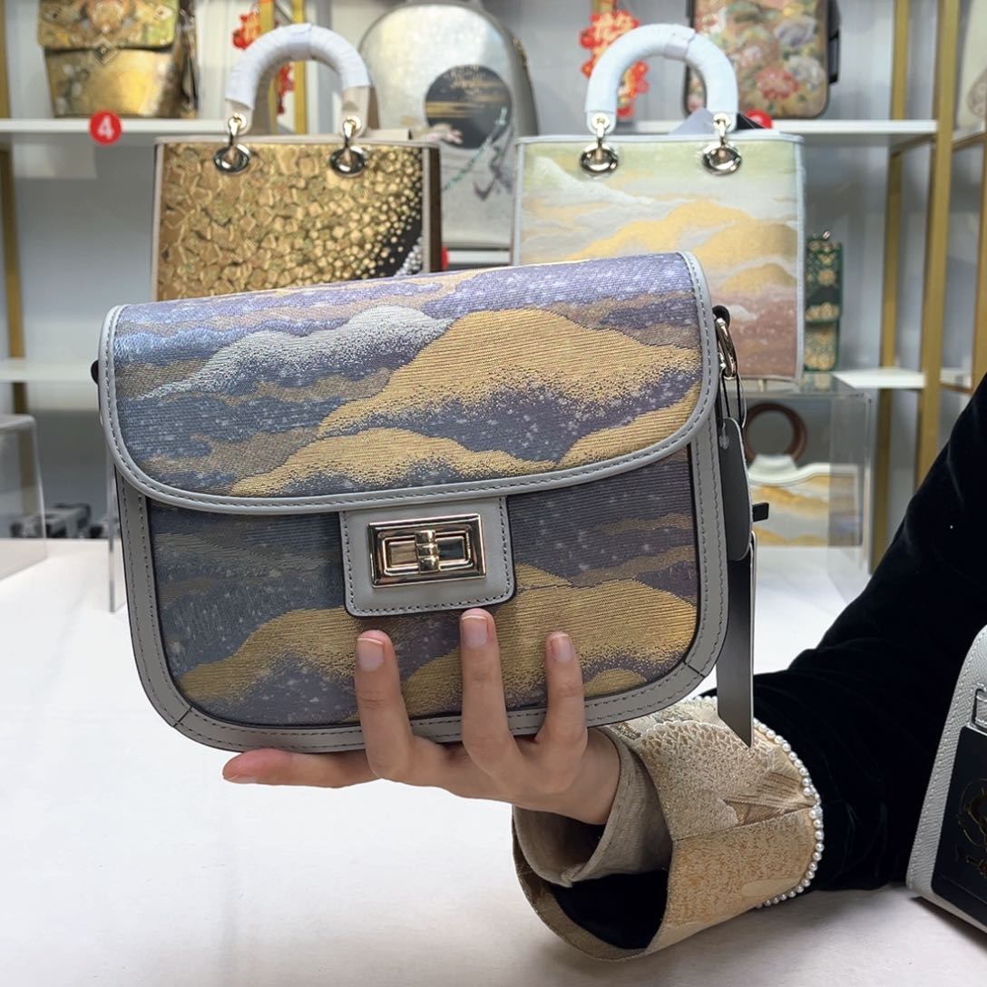 织绣M***J直播间浮力