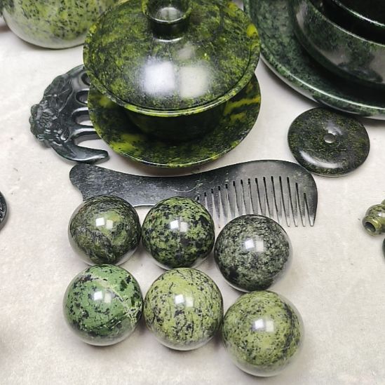 蛇纹石玉未镶嵌手球