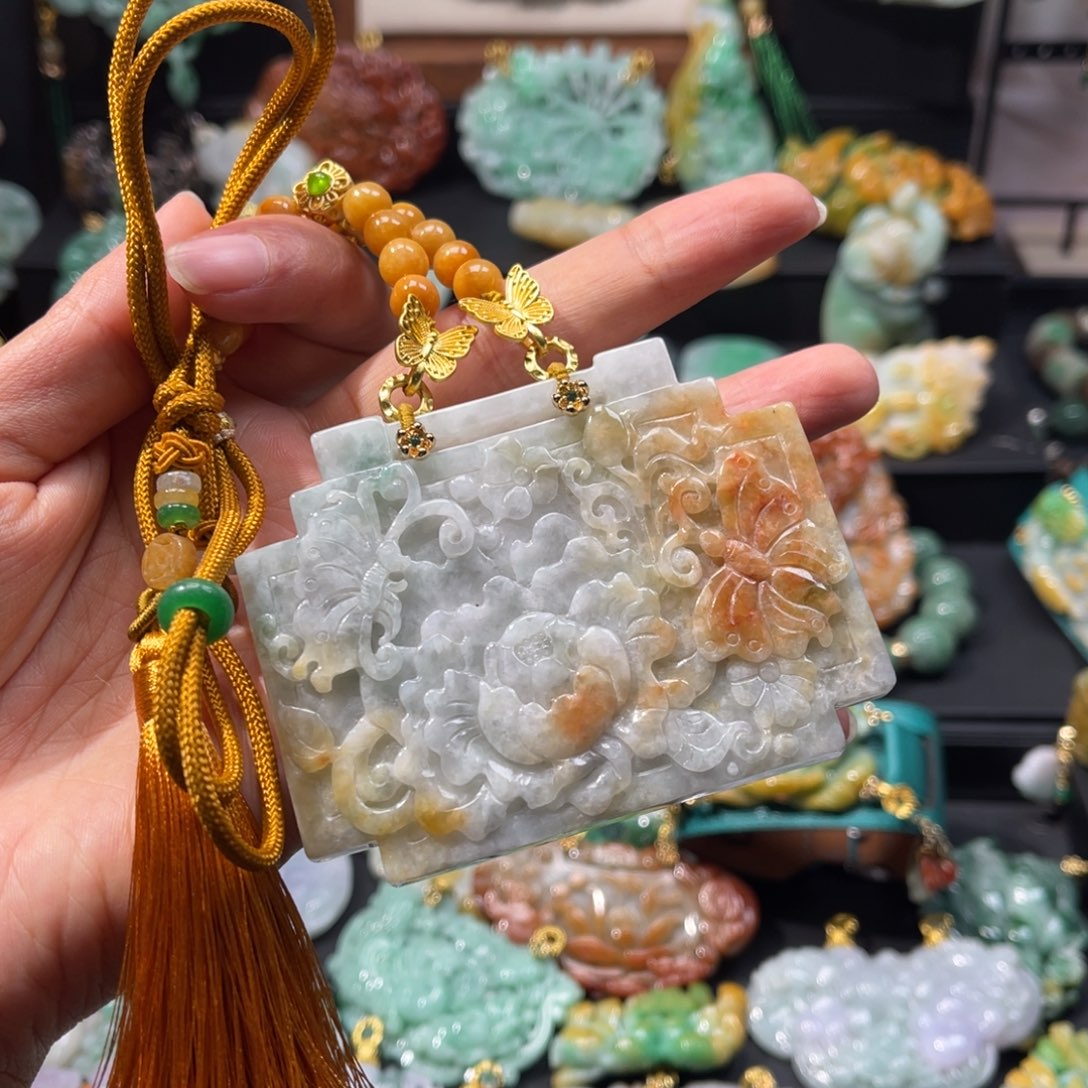 映***霏翡翠未镶嵌颈饰 cvhjjjjjjjbb