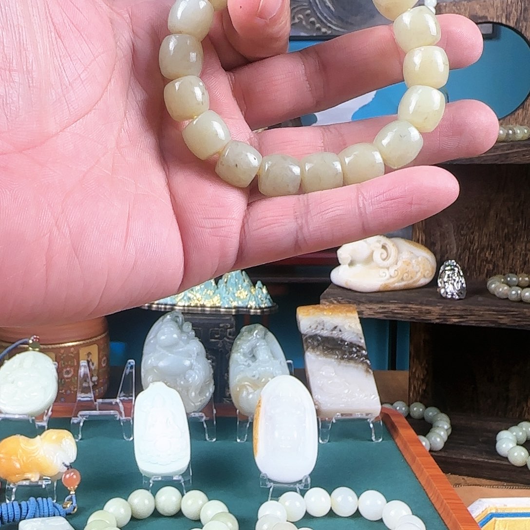 和田玉颈饰未镶嵌