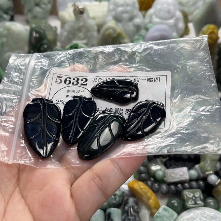 翡翠未镶嵌颈饰5632