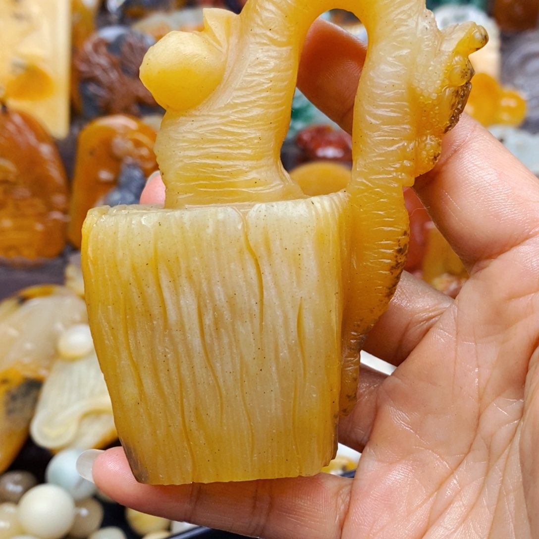 石英质玉未镶嵌颈饰