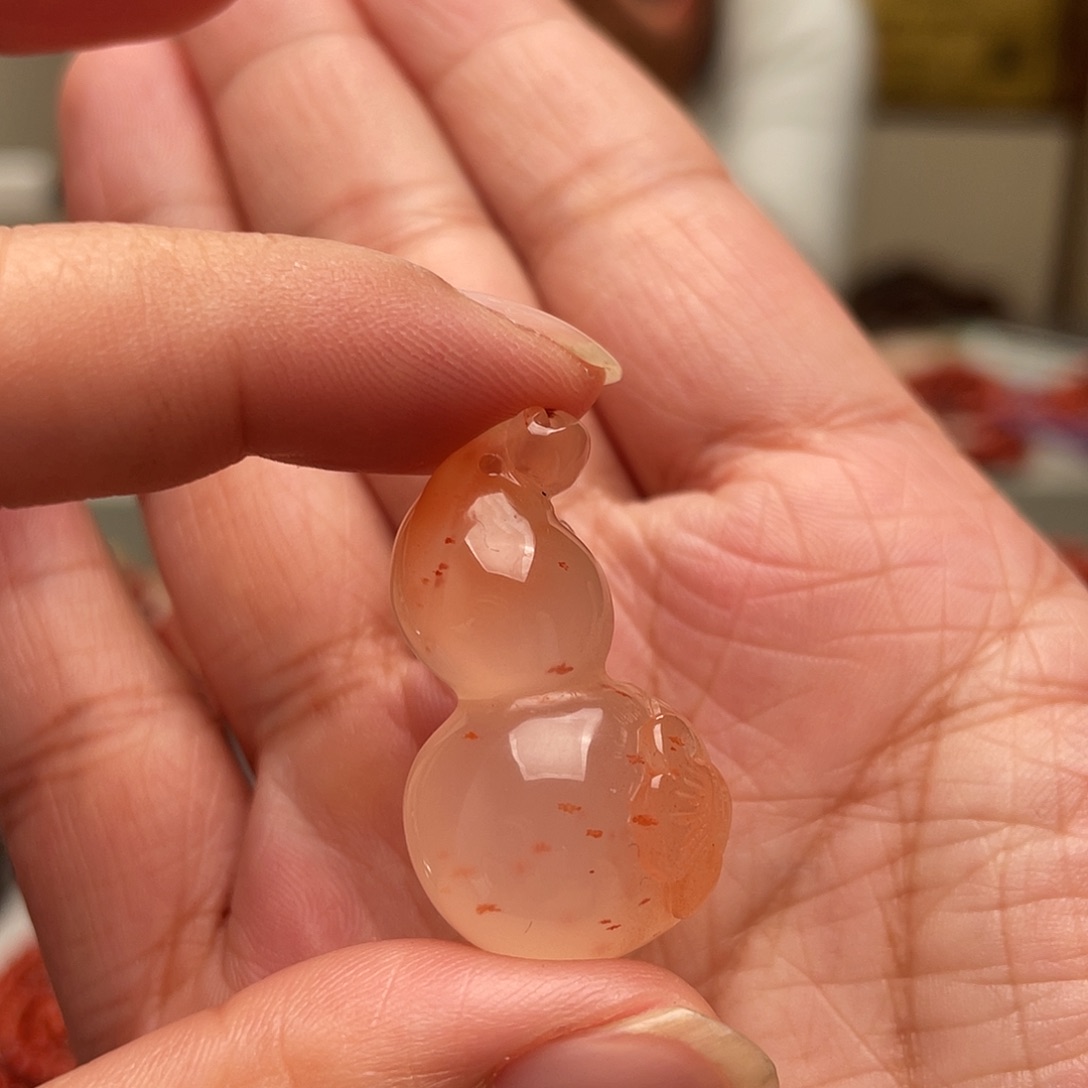 南红玛瑙吊坠未镶嵌