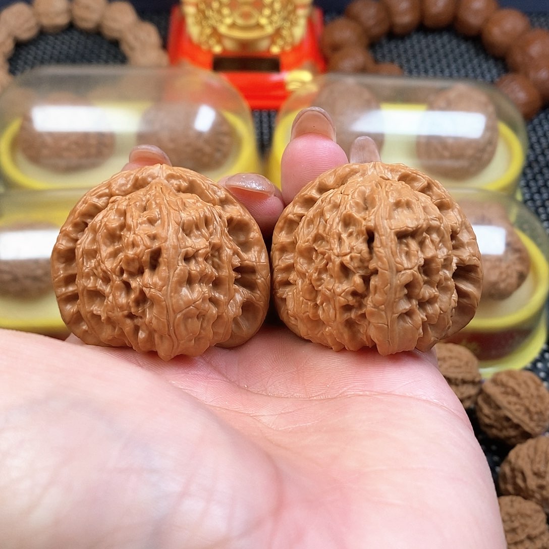 文玩核桃吊坠43尺全品白狮子43.5克