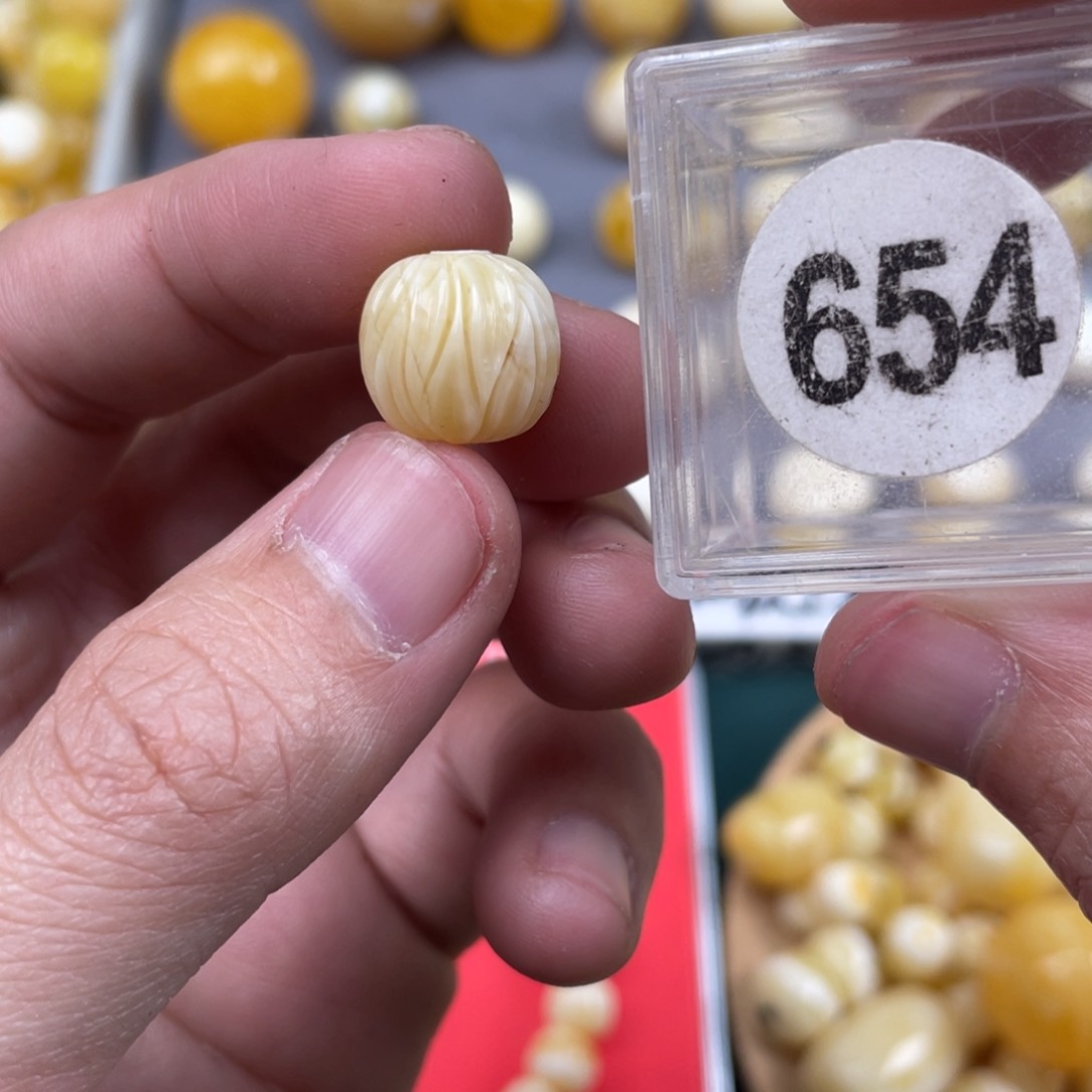 蜜蜡珠宝奇石未镶嵌