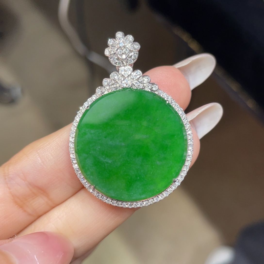 翡翠颈饰18K金镶嵌天然缅甸翡翠a货