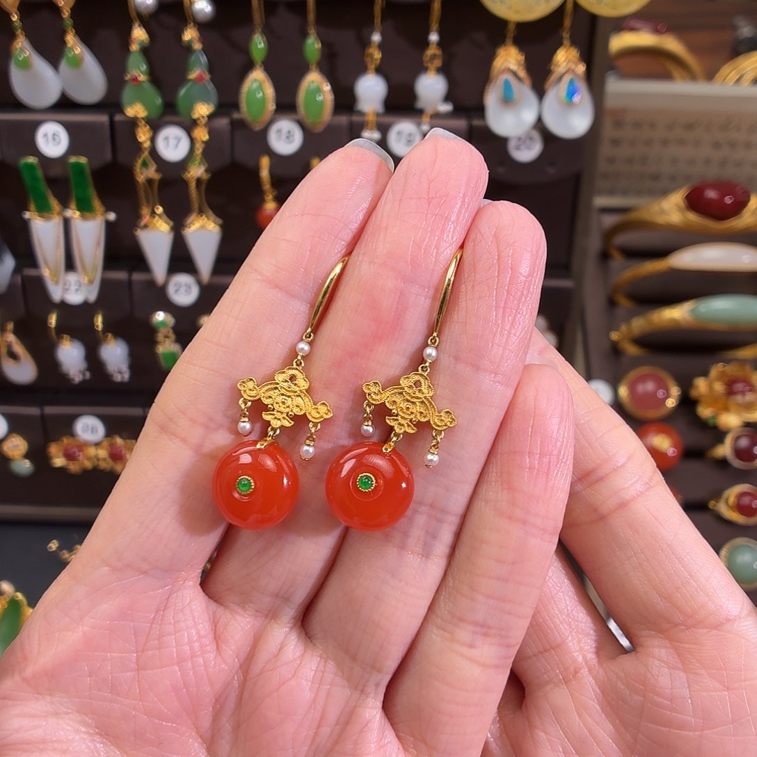 18K金镶嵌耳饰南红玛瑙