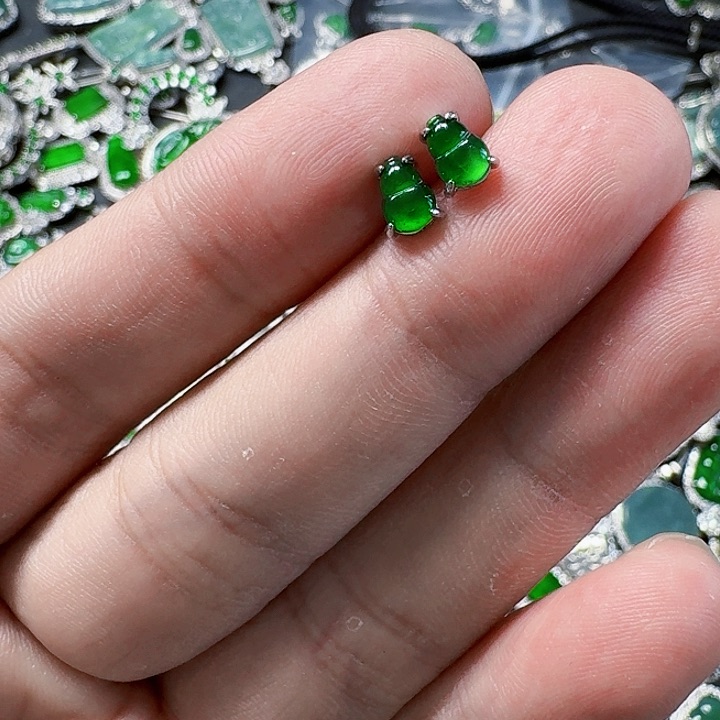 翡翠颈饰未镶嵌天然A货翡翠放漏