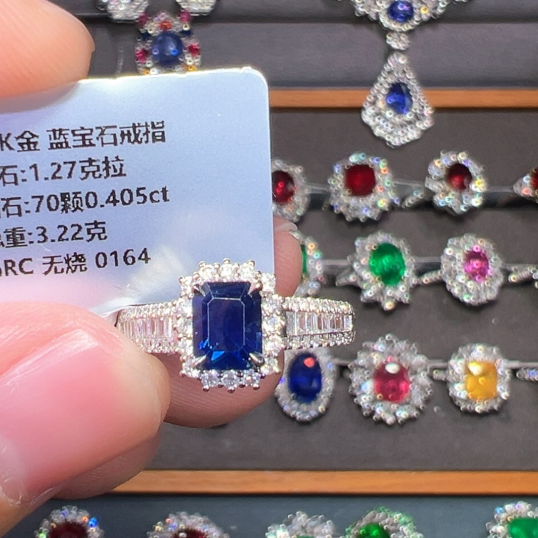 戒指18K金镶嵌蓝宝石