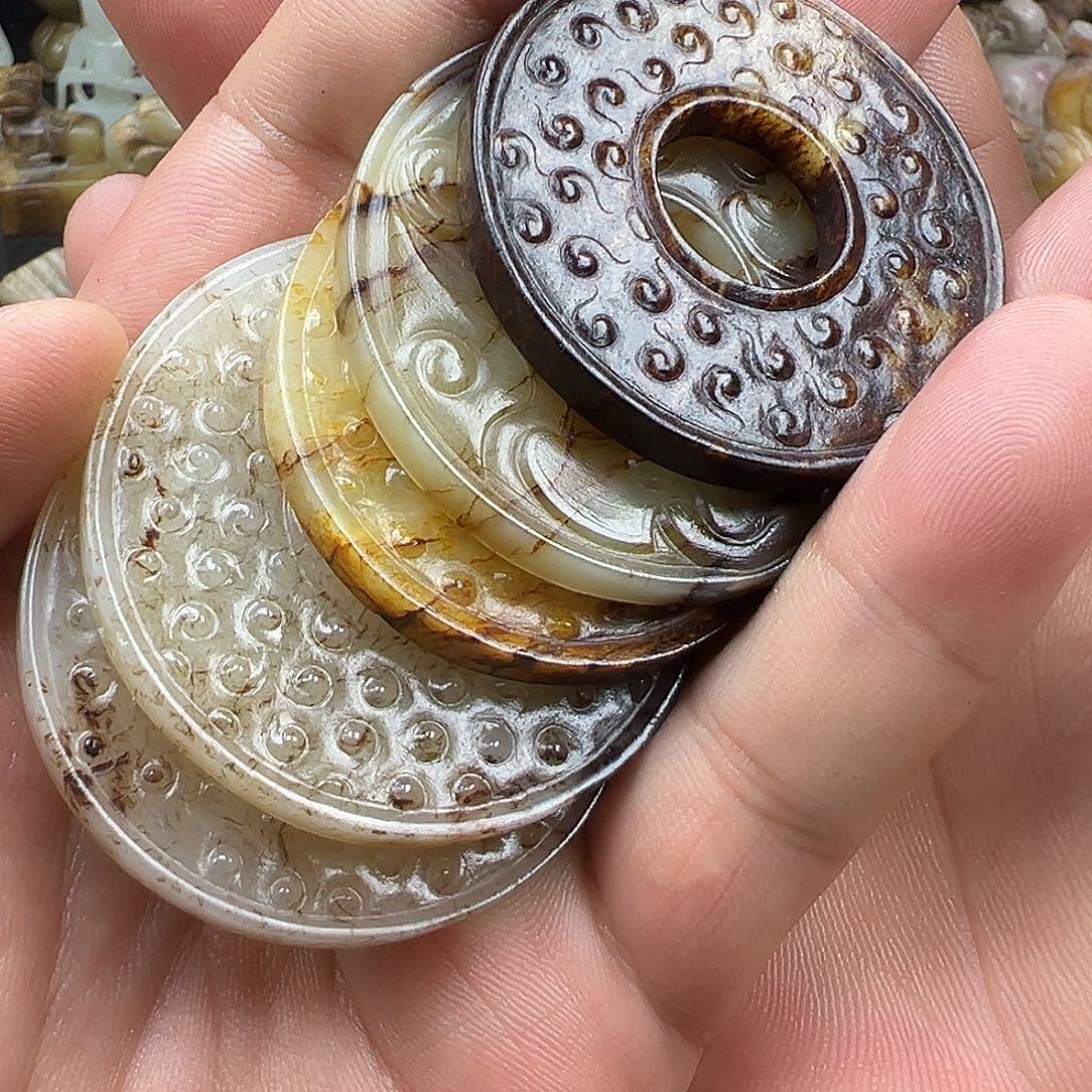 n***r和田玉（糖玉）未镶嵌挂件