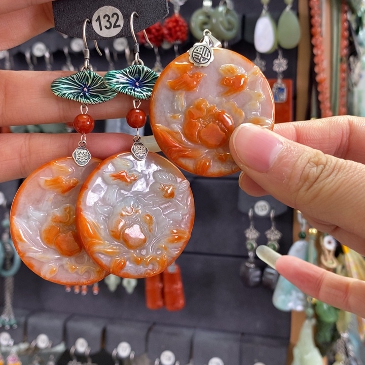 翡翠颈饰银S925镶嵌苏****司烧红翡耳坠X11