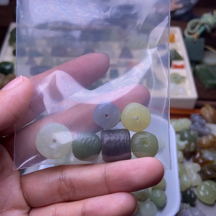 小***氓和田玉未镶嵌手链