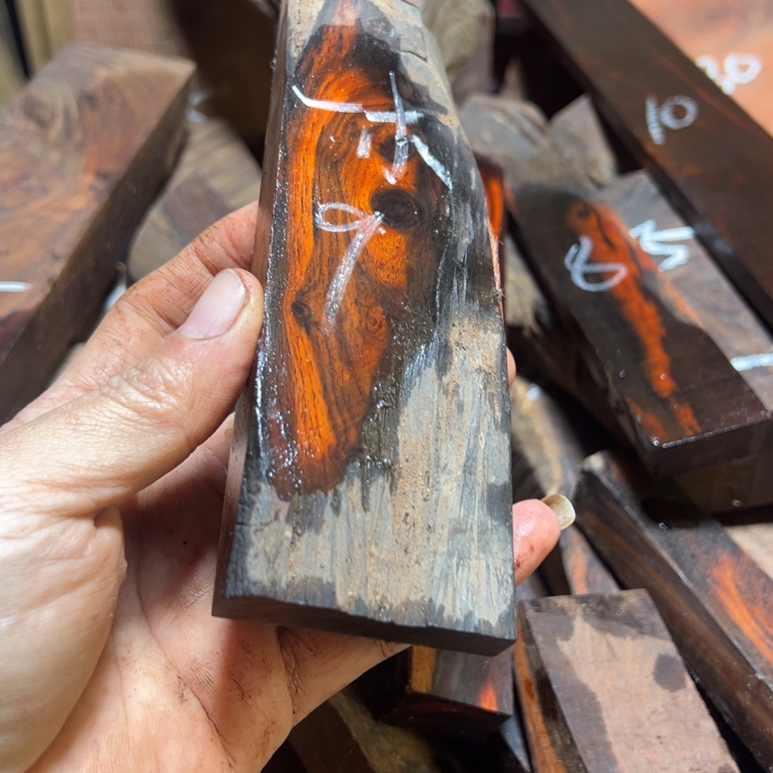 一***，交趾黄檀（大红酸枝）