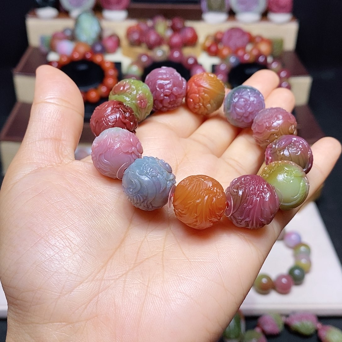 重***启玛瑙/玉髓未镶嵌盐源玛瑙大师工凤穿牡丹