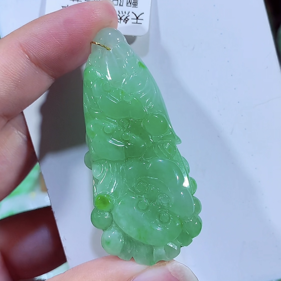 缅甸天然翡翠A货冰飘阳绿白菜吊坠