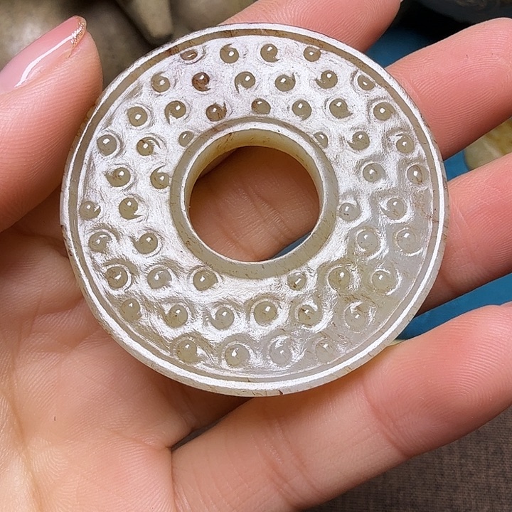 用***在和田玉（糖玉）未镶嵌颈饰