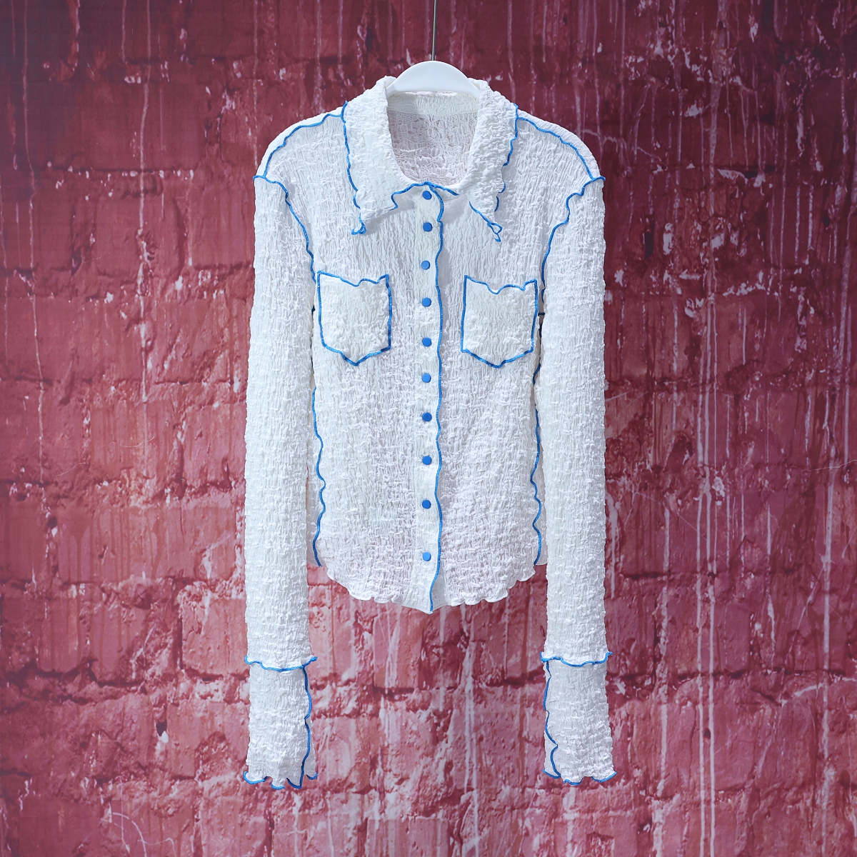 【LIANG哥女装】2025春夏轻薄松露白肌理感撞色线条修身上衣7138A