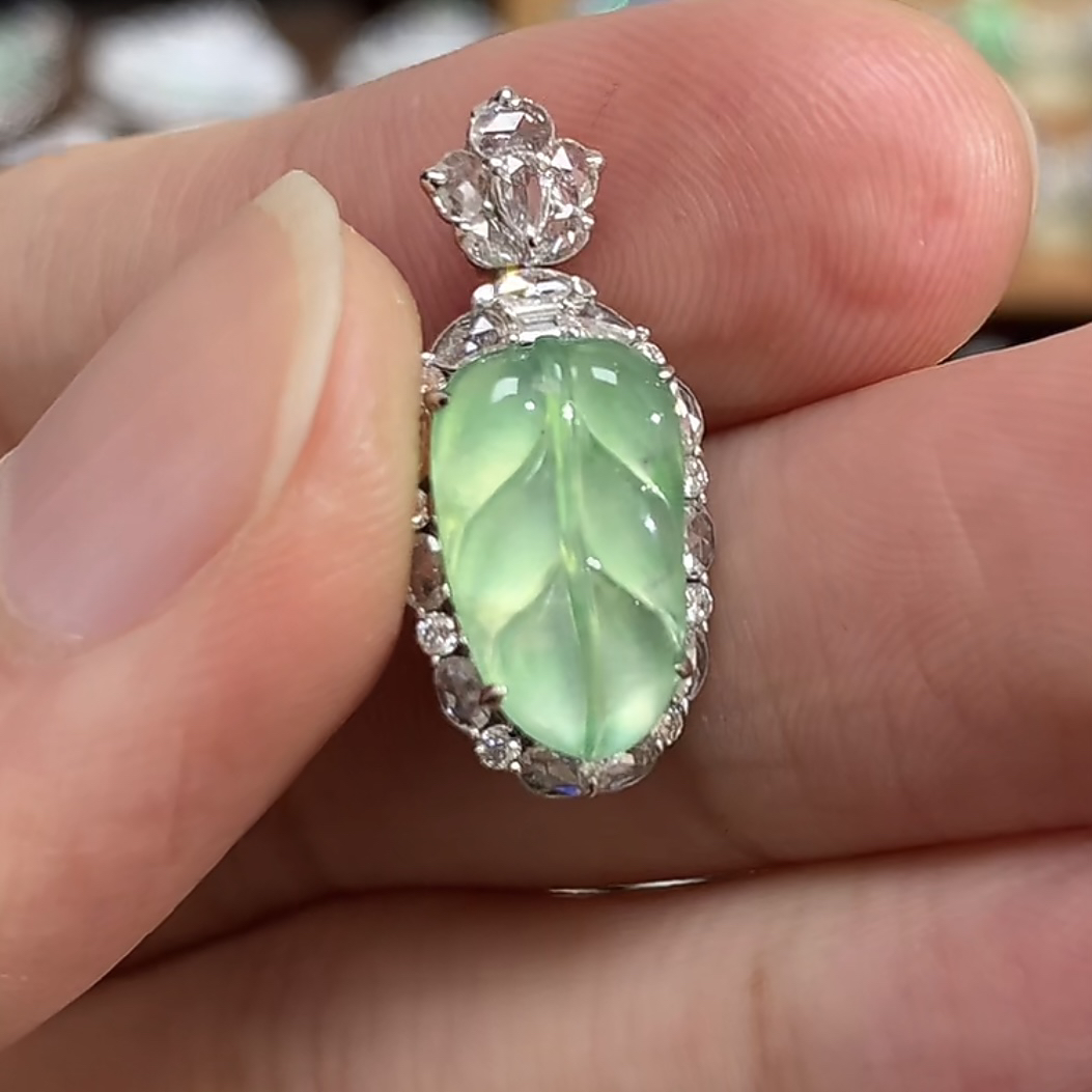 缅甸天然a货翡翠高冰晴绿起光小叶子