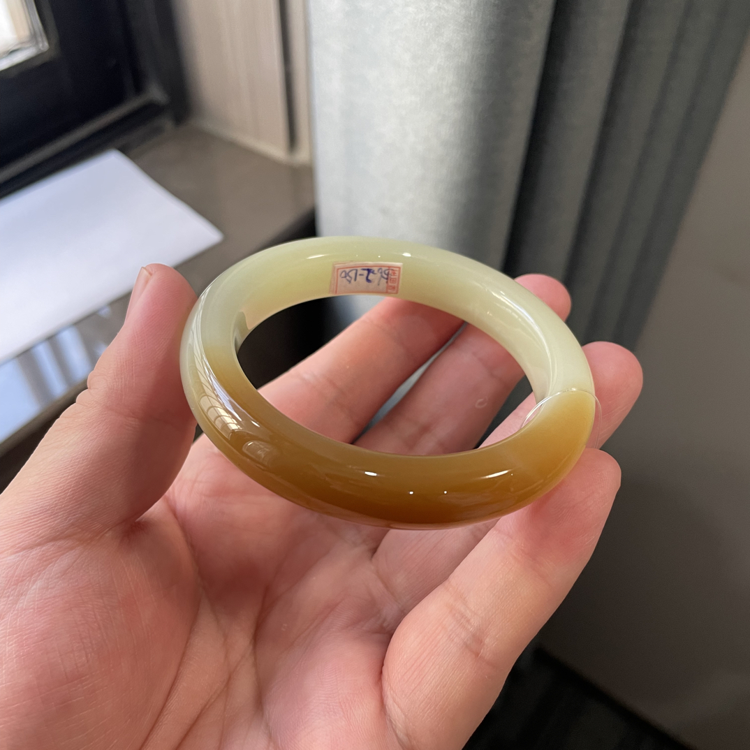 和田玉新疆且末糖白手镯5657