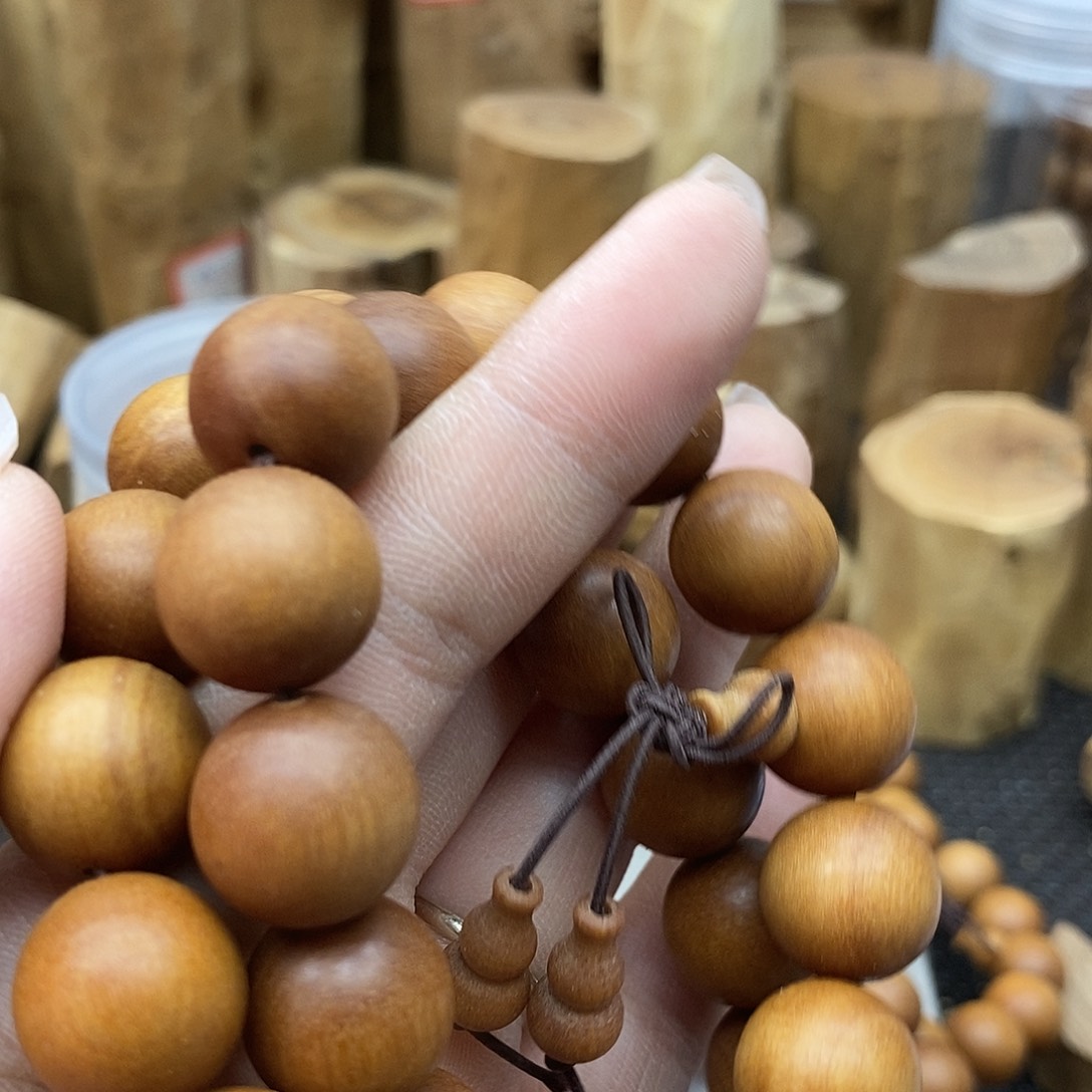 木ق****ق老山檀香木料1.5偏区