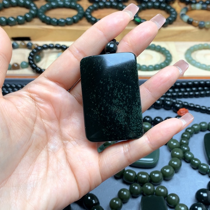 和田玉（青玉）颈饰未镶嵌