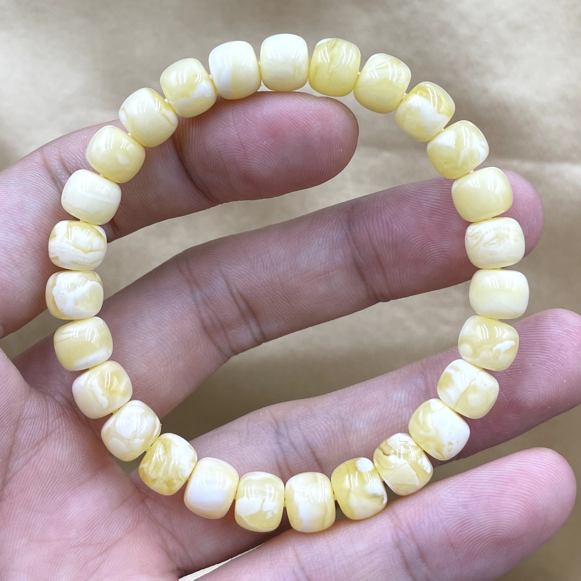原矿俄料蜜蜡手串同料瓷白飘白花小妖孽器型饱满器型饱满尺寸8×7