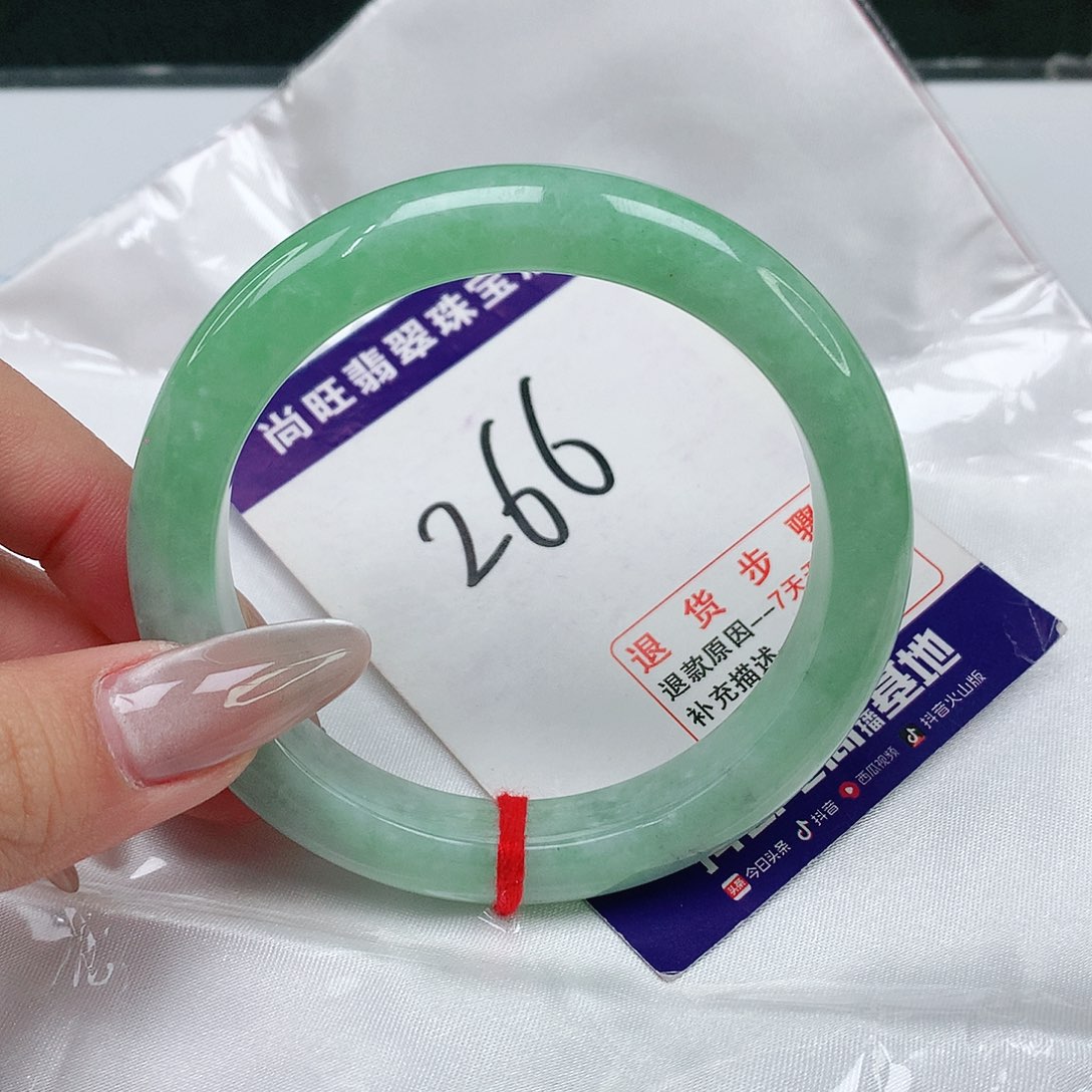 翡翠手镯未镶嵌翡翠12