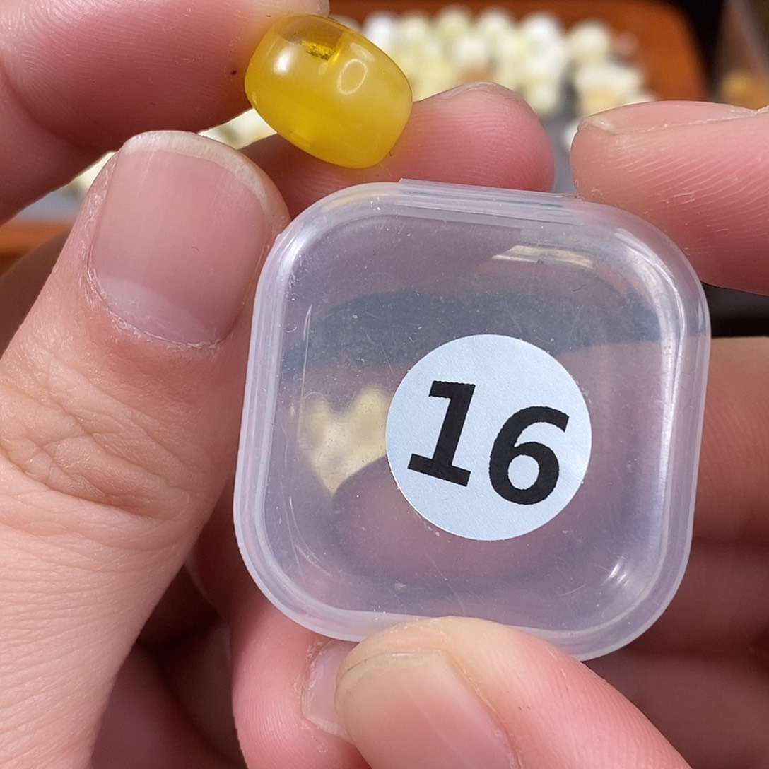 琥珀珠宝奇石未镶嵌