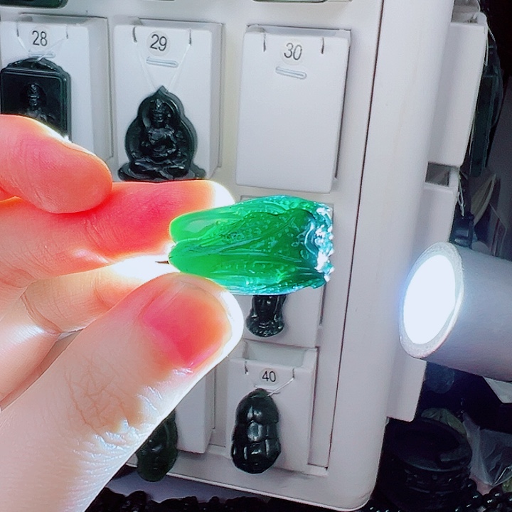 蛇纹石玉颈饰未镶嵌