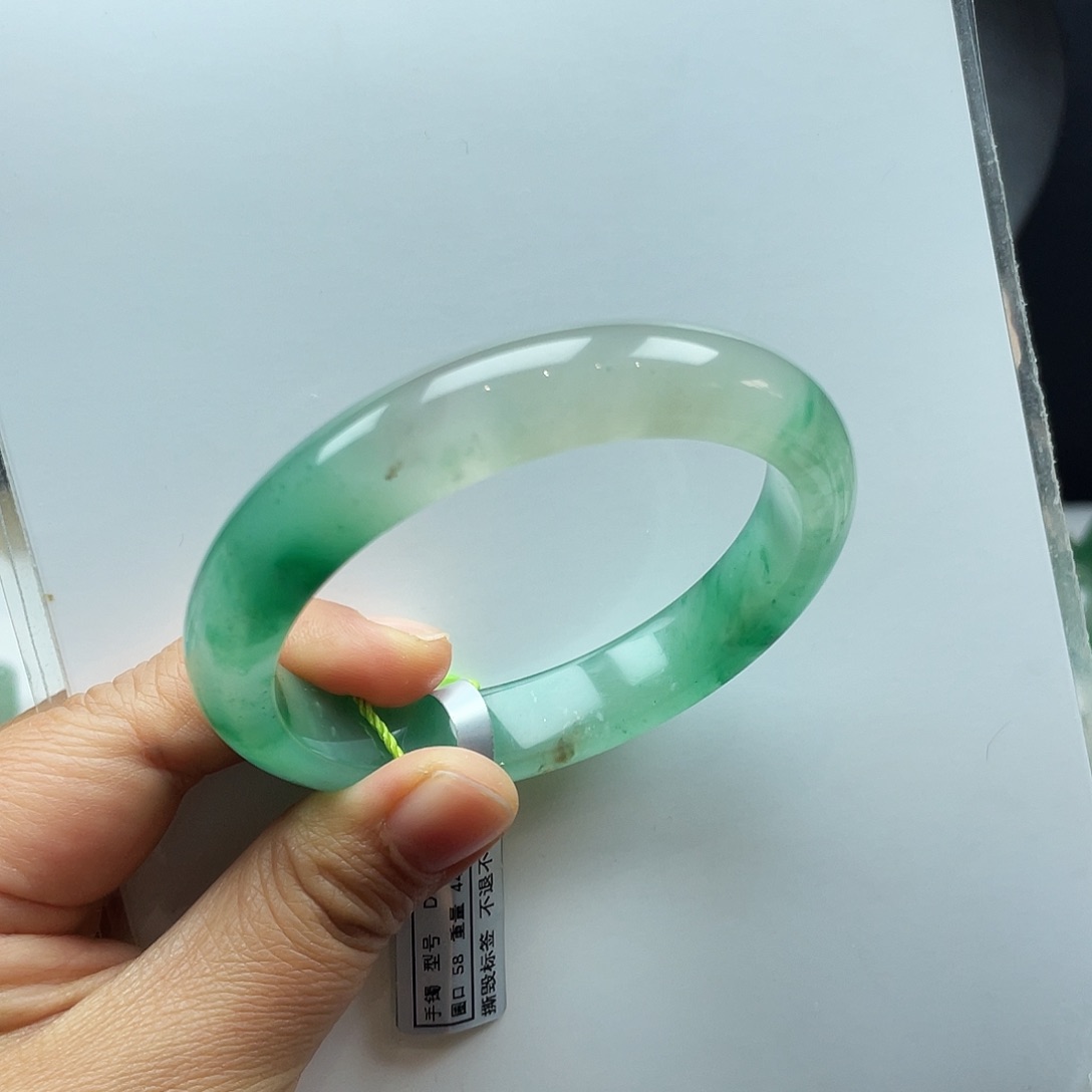 未镶嵌手镯石英质玉