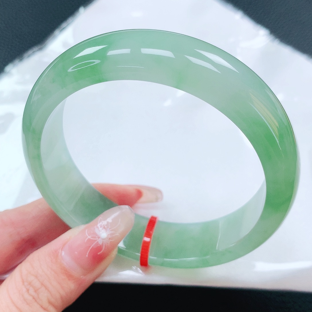 翡翠手镯未镶嵌59圈