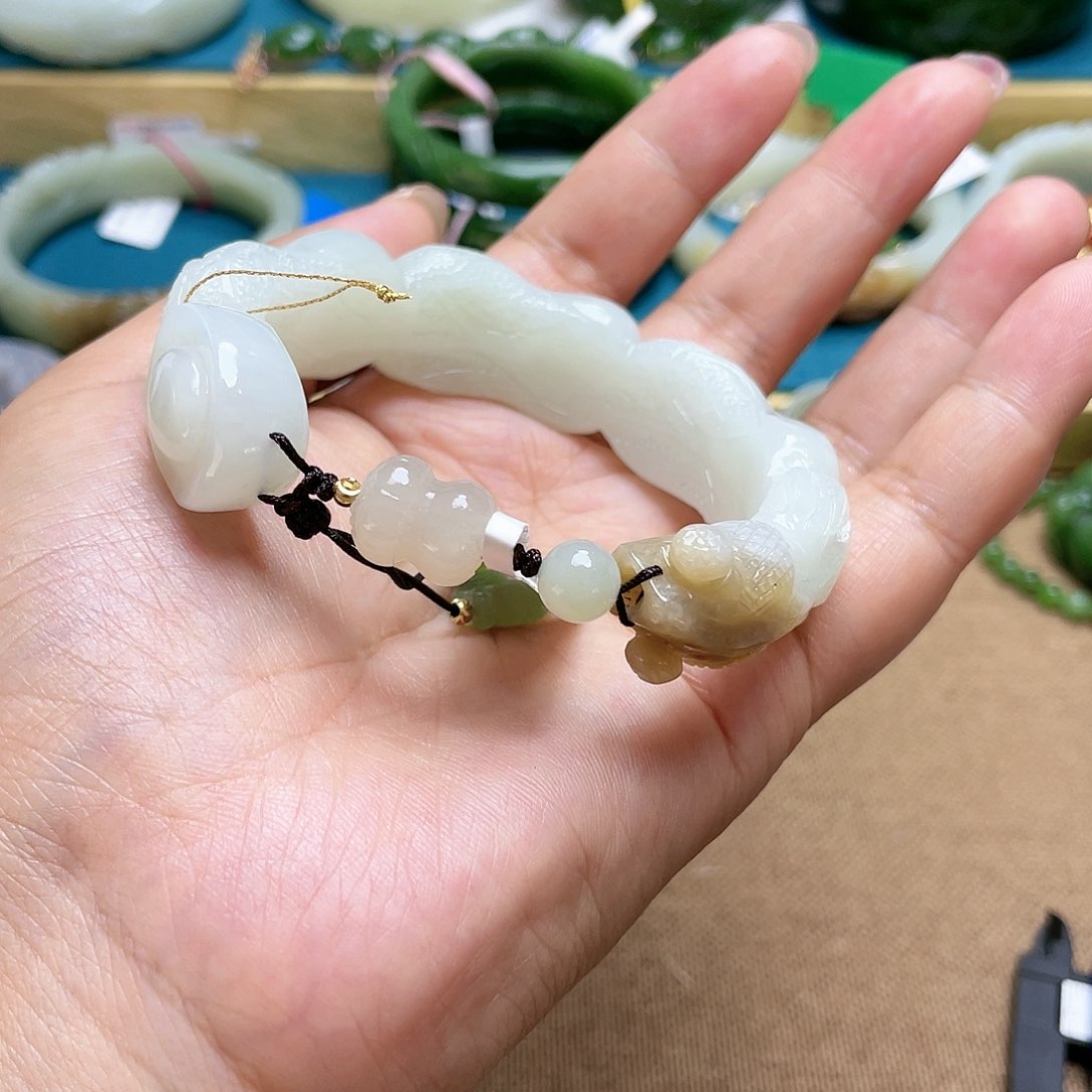 【闪购商品】和田玉手镯5657圈口89未镶嵌