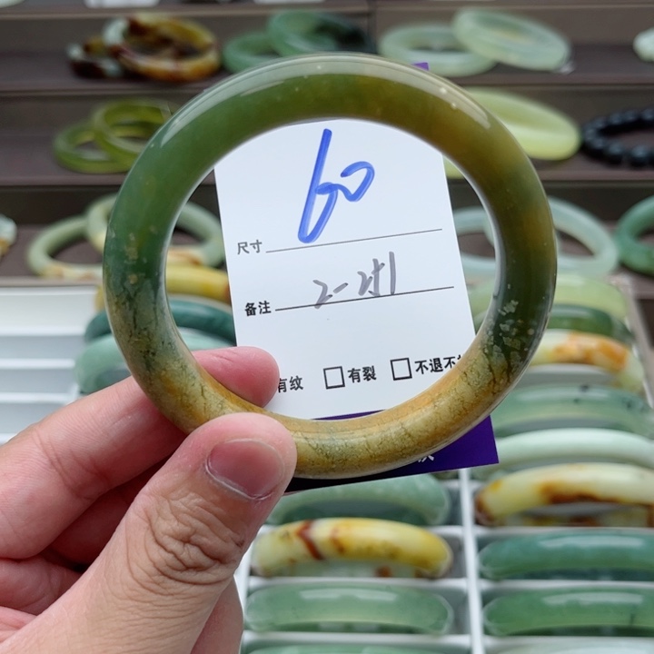 蛇纹石玉手镯未镶嵌