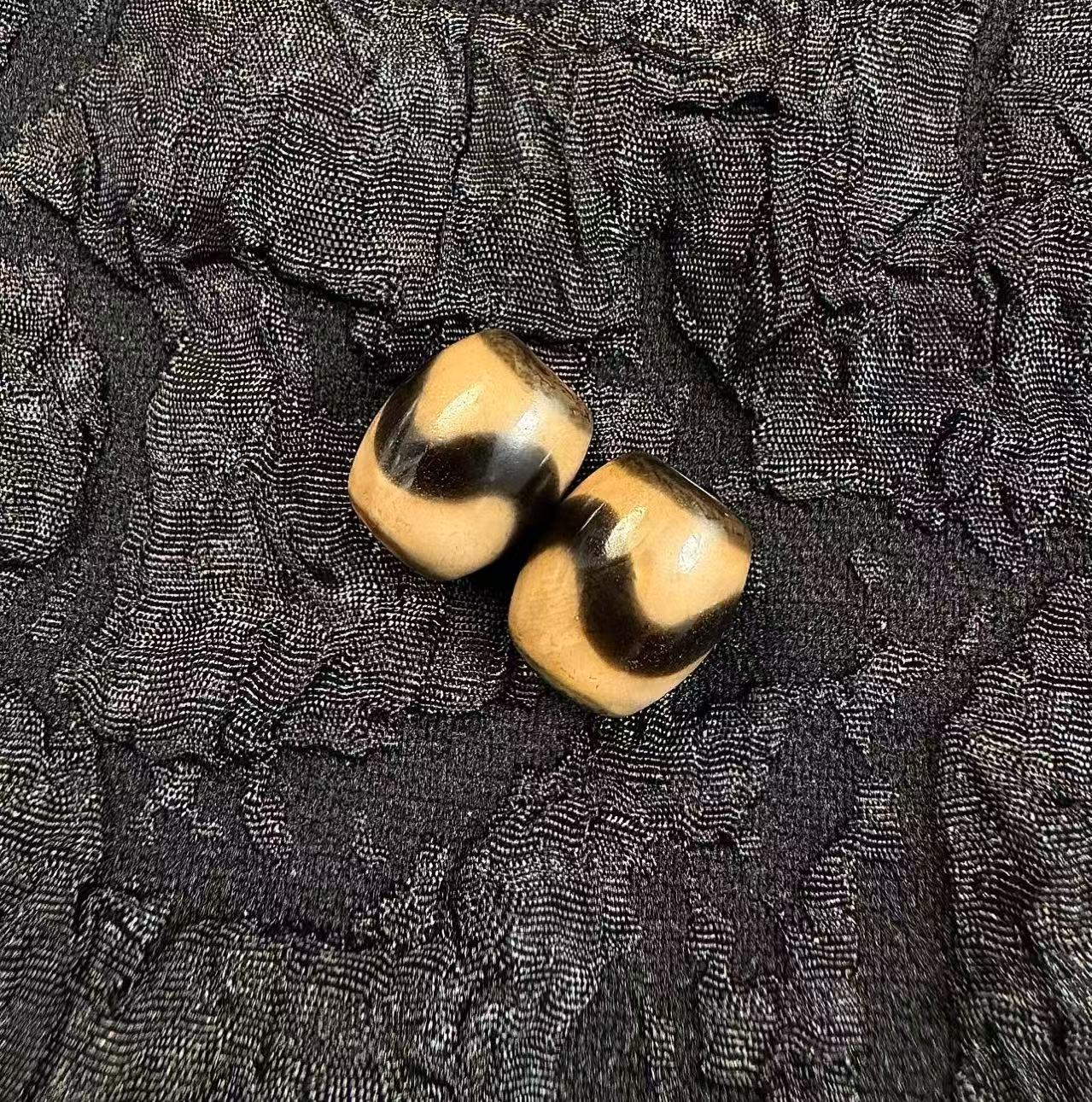 行运黑金手工系列！焦糖色磨砂皮壳条纹玛瑙工艺品！
