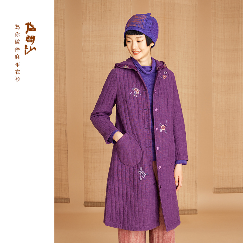 2541177指间沙女装冬季立领可拆卸连帽裥棉长外套亚麻棉刺绣棉服