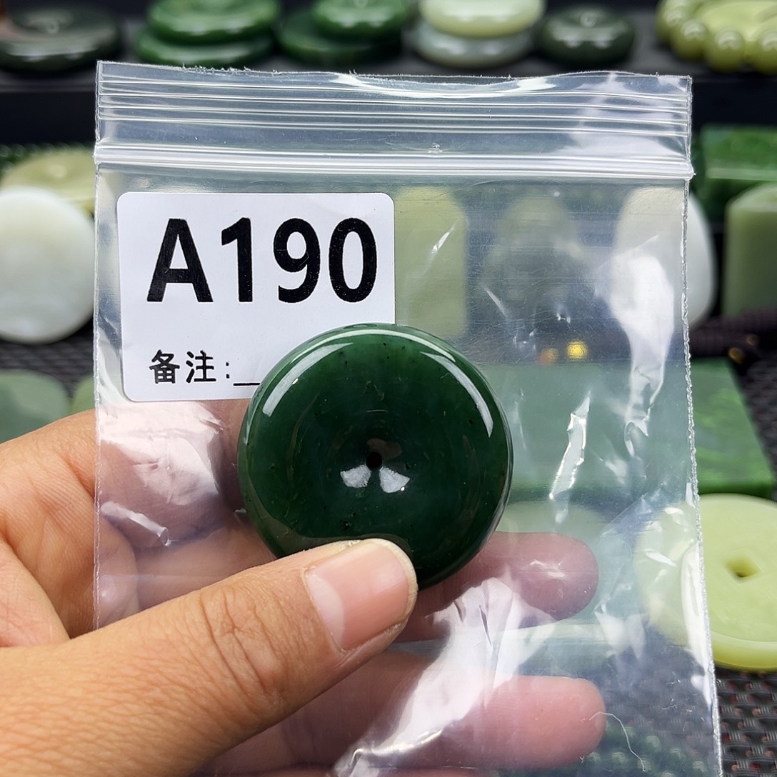 淡***甜和田玉未镶嵌珠宝半成品