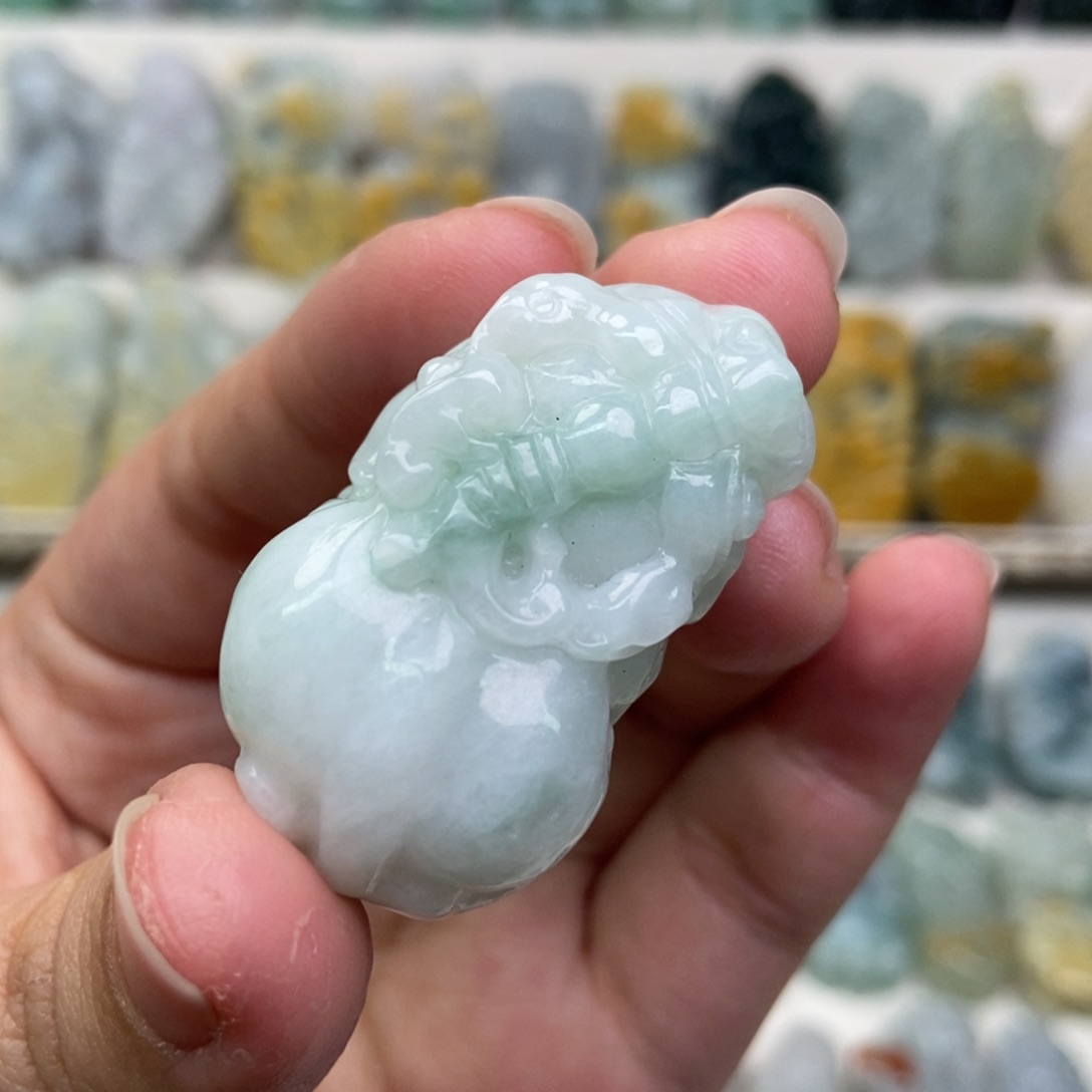 翡翠吊坠(赠链)未镶嵌口含珠