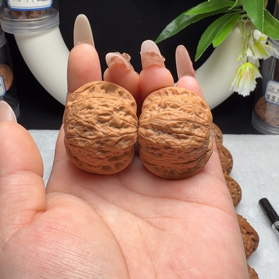 魏***丶把件文玩核桃全品乾隆磨39精对