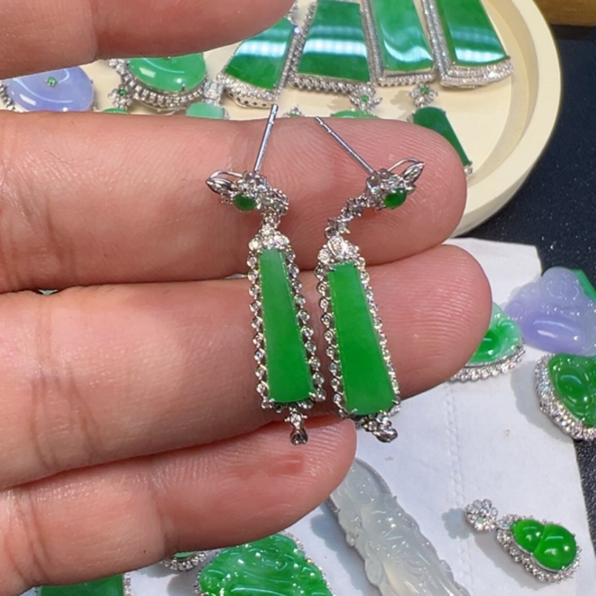 【闪购商品】翡翠颈饰18K金镶嵌缅甸天然翡翠阳绿耳坠