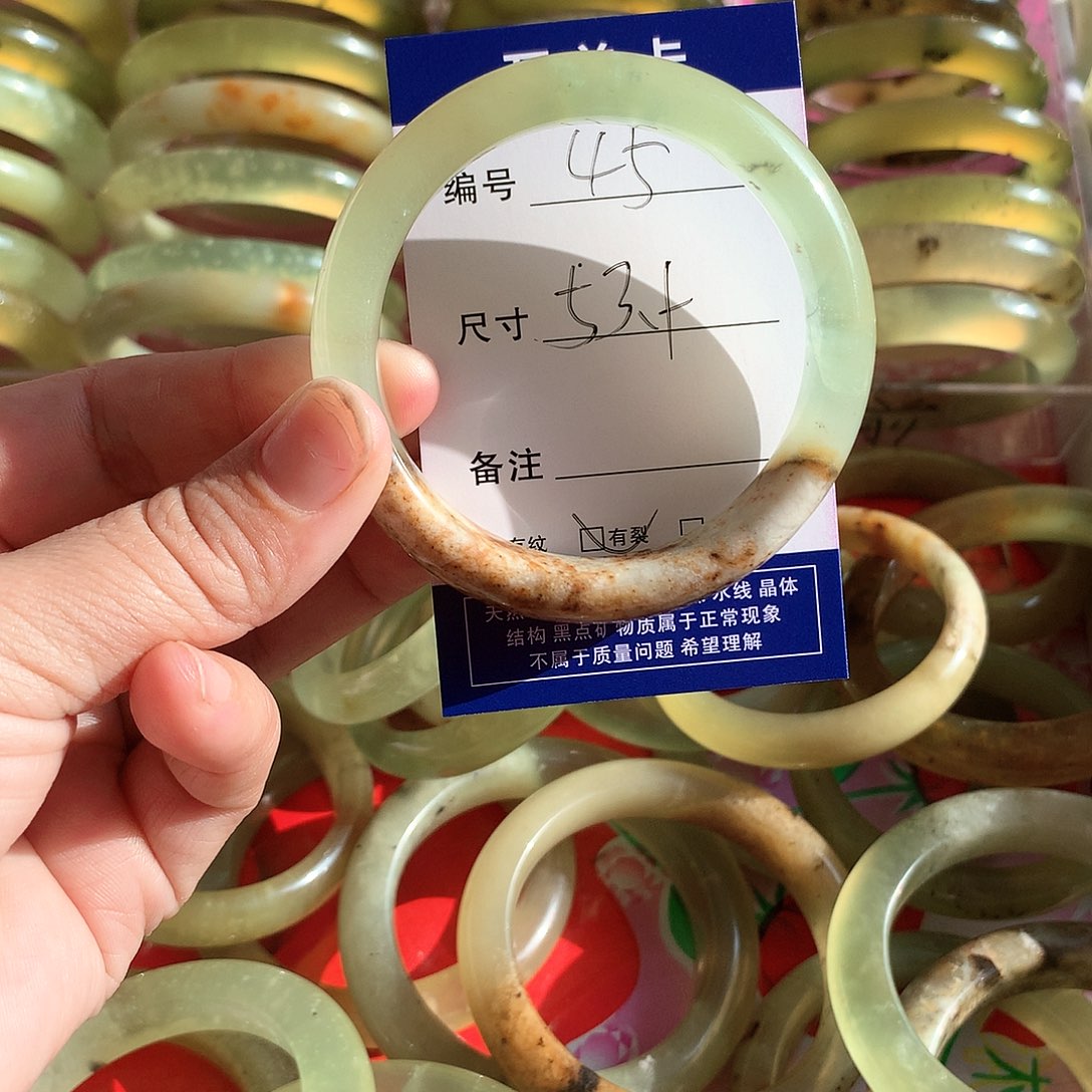 蛇纹石玉手镯未镶嵌