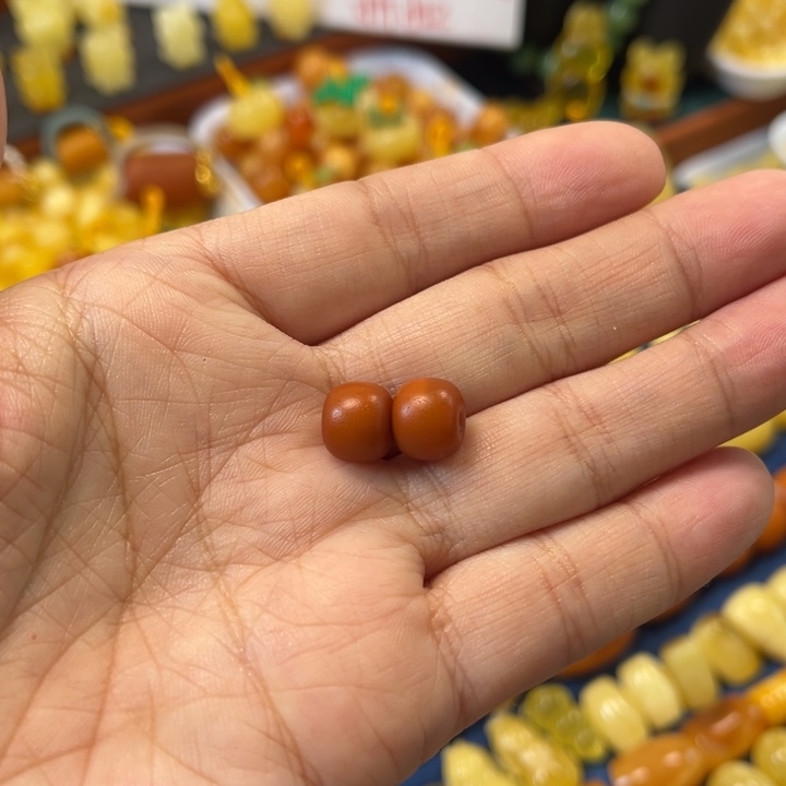 琥珀未镶嵌裸石卡9大加老蜡橘皮一对