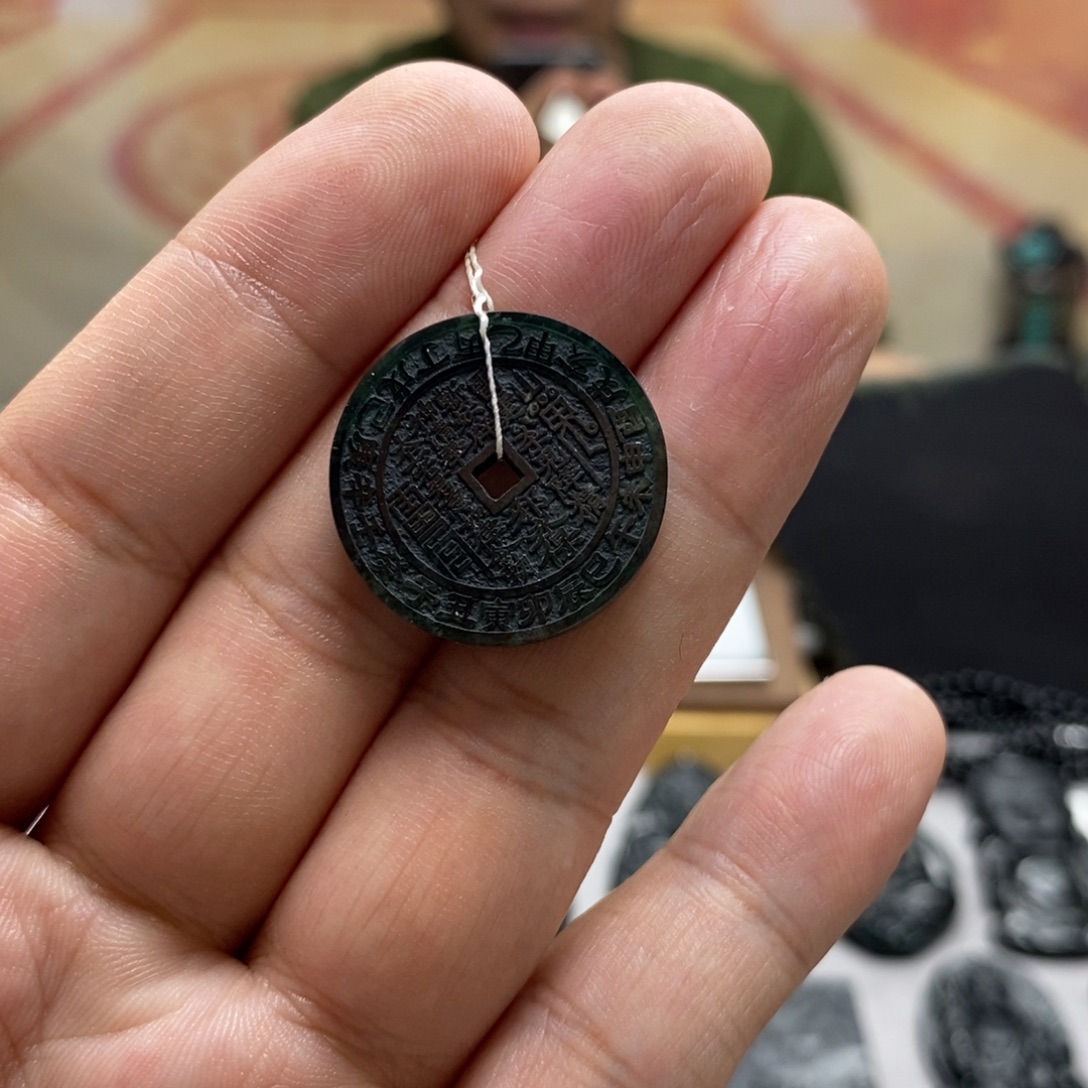 翡翠未镶嵌颈饰吊坠