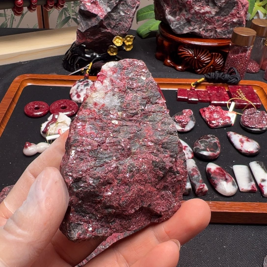 扫***僧天然辰砂天然朱砂原石毛料